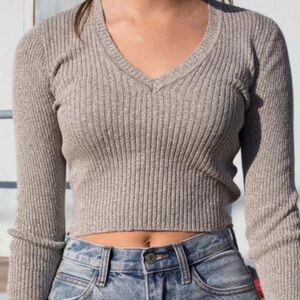 Brandy Melville Milena Grey Ribbed V-neck Cropped Sweater